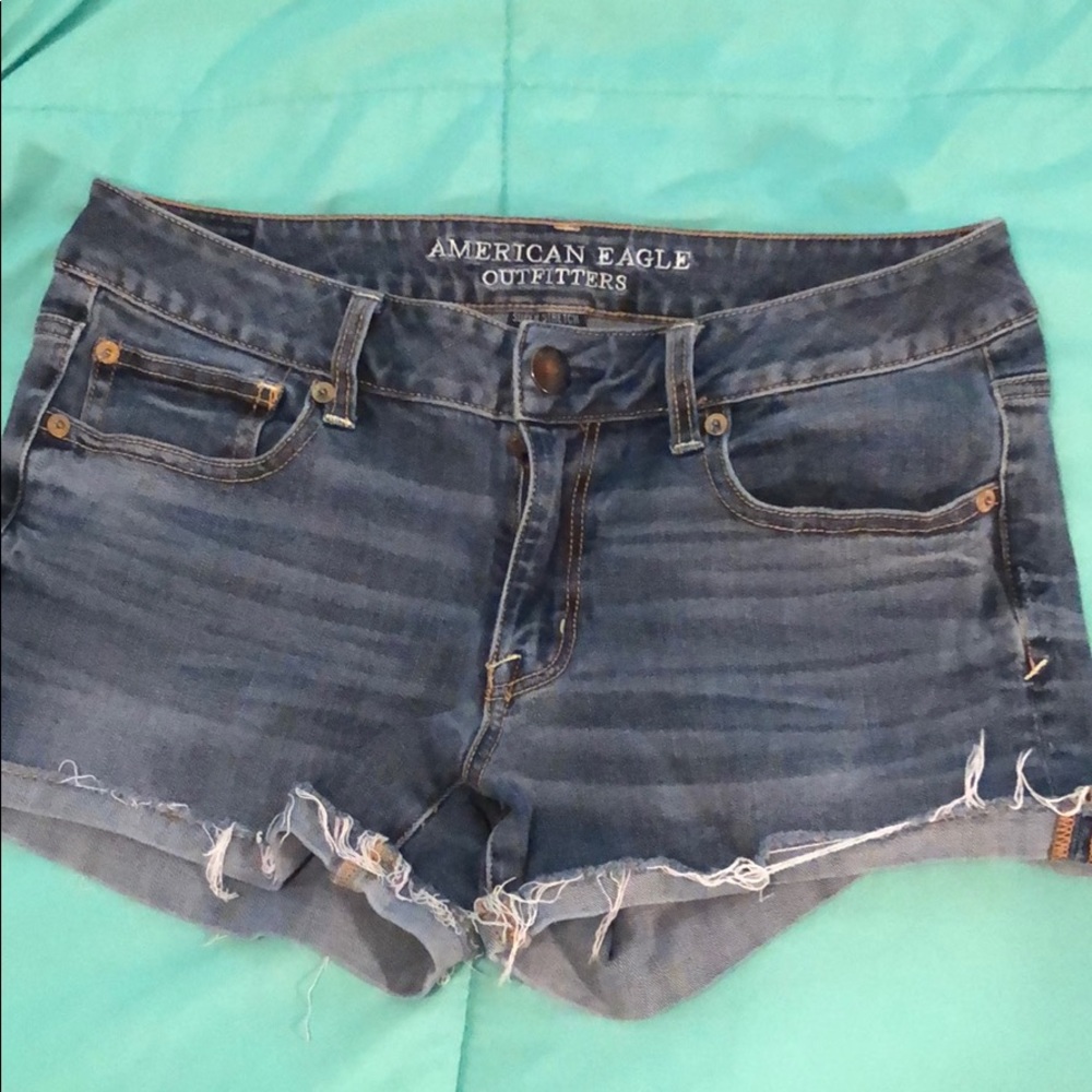 STRETCH DISTRESSED DEMIM SHORTS